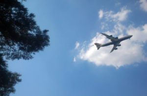 Flugzeug über dem See