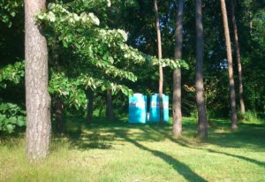 Dixi-Klos am Waldschwimmbad Rüsselsheim